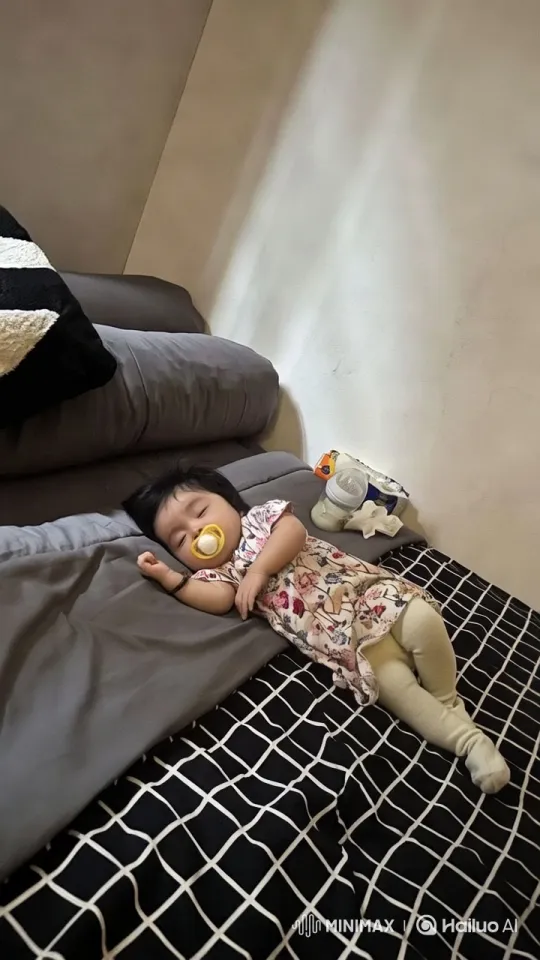 Baby's Graceful Dance in Minimalist Setting – AI Generated Video | Hailuo AI