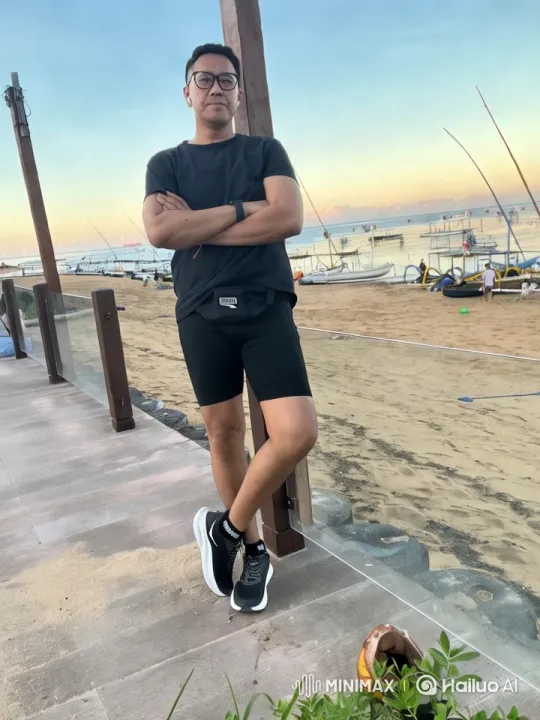 Man Running on Beach Promenade at Sunset – AI Generated Video | Hailuo AI