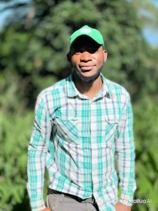 Vibrant Outdoor Portrait with Greenery and Blue Sky – AI Generated Video | Hailuo AI