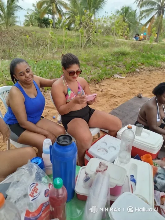 Friends Enjoying a Perfect Beach Day – AI Generated Video | Hailuo AI