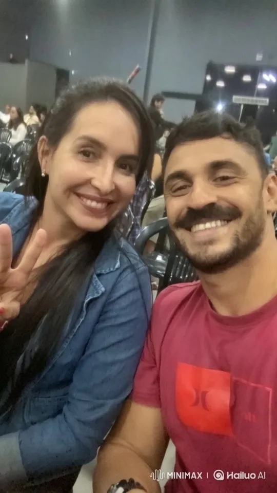 Couple's Intimate Moment in a Crowded Setting – AI Generated Video | Hailuo AI