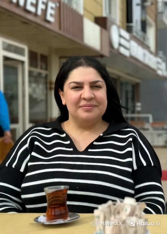 Urban Café Scene with Panoramic City View – AI Generated Video | Hailuo AI
