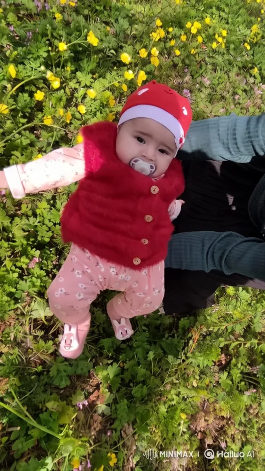 Baby in Meadow: Serene Play in Nature's Beauty – AI Generated Video | Hailuo AI