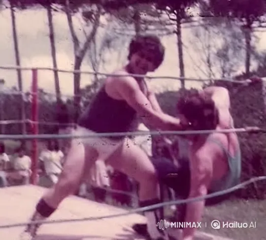 Outdoor Wrestling Match: Lift and Struggle – AI Generated Video | Hailuo AI