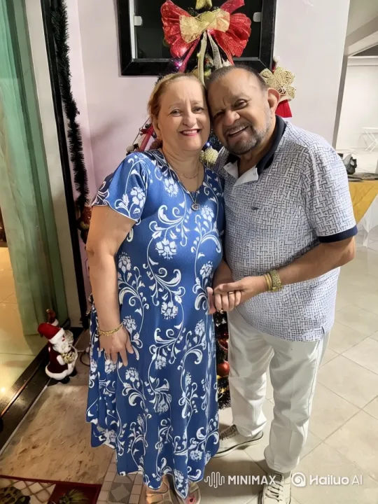 Couple in Holiday Cheer with Festive Christmas Tree – AI Generated Video | Hailuo AI