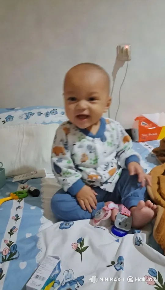 Child Dancing Joyfully in Cozy Bedroom Setting – AI Generated Video | Hailuo AI