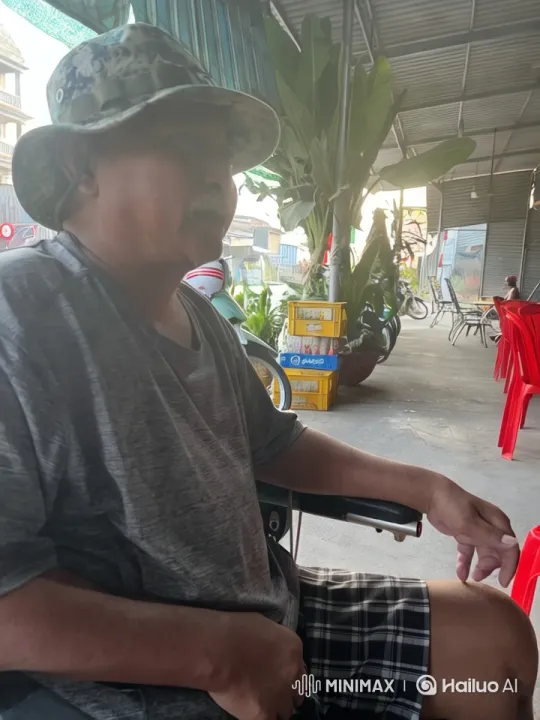 Camouflage Hat Man in Café Setting – AI Generated Video | Hailuo AI