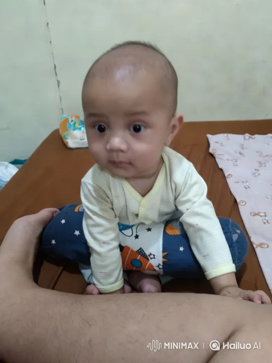 Baby Embraces Superhero Pose with Determination – AI Generated Video | Hailuo AI