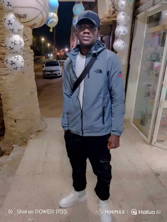 Young Man Assaults Police Officer on City Sidewalk – AI Generated Video | Hailuo AI