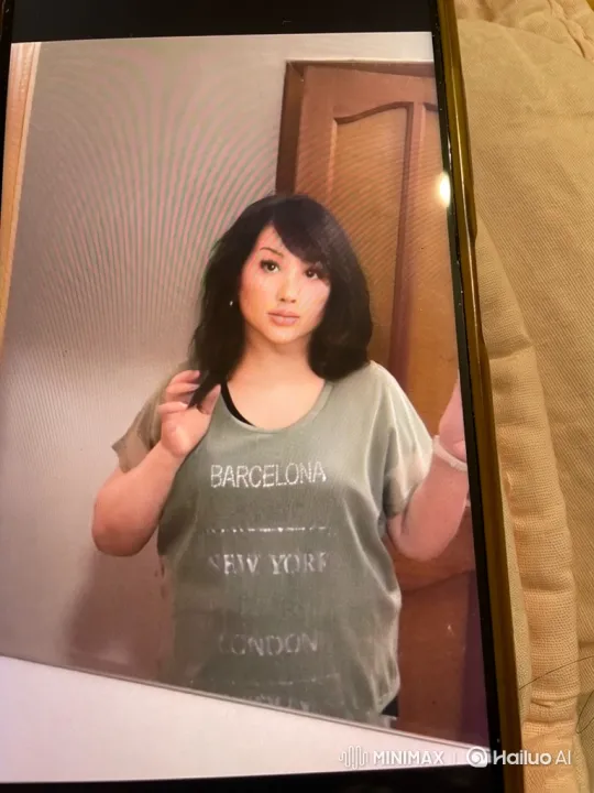 Woman Dances Cheerfully in Static Shot – AI Generated Video | Hailuo AI