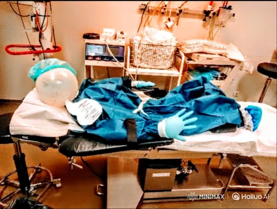 Silent Shout of a Balloon-Headed Figure on Operating Table – AI Generated Video | Hailuo AI