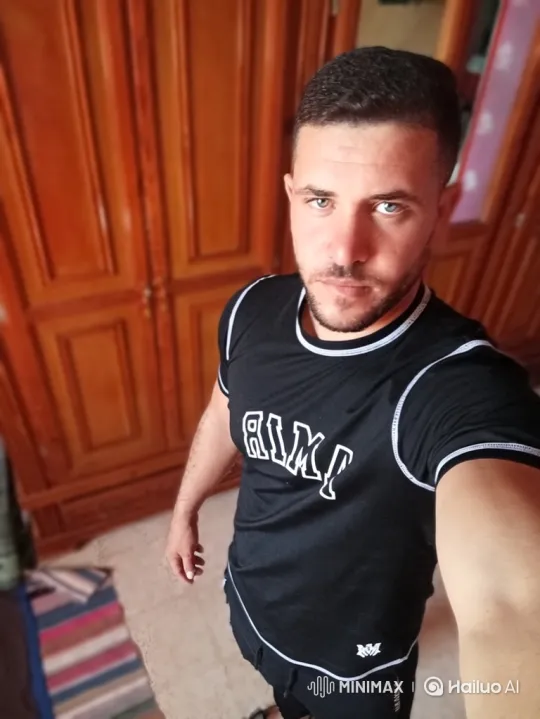 Couple Engages in Passionate Embrace in Intimate Setting – AI Generated Video | Hailuo AI