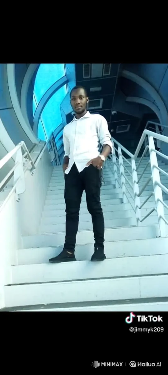 Young Man Showcases Rolls-Royce in Modern Architecture – AI Generated Video | Hailuo AI