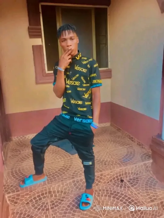 Young Singer Performs Emotionally in Recording Studio – AI Generated Video | Hailuo AI