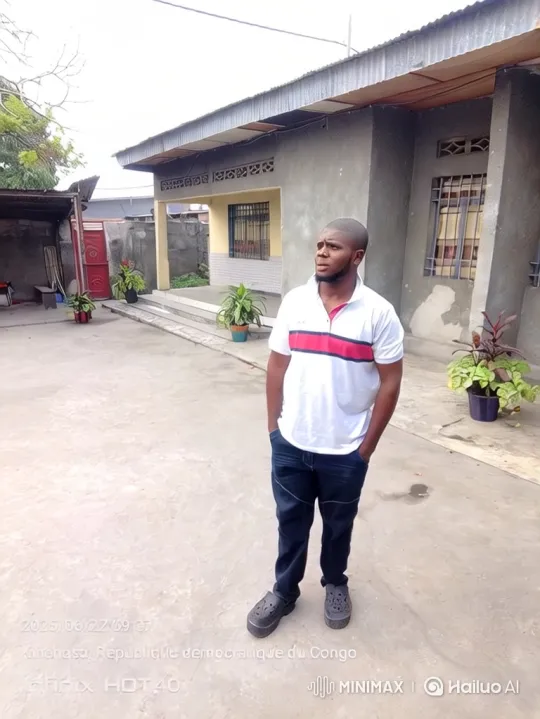 Man's Journey: From Courtyard to Presidential Encounter – AI Generated Video | Hailuo AI