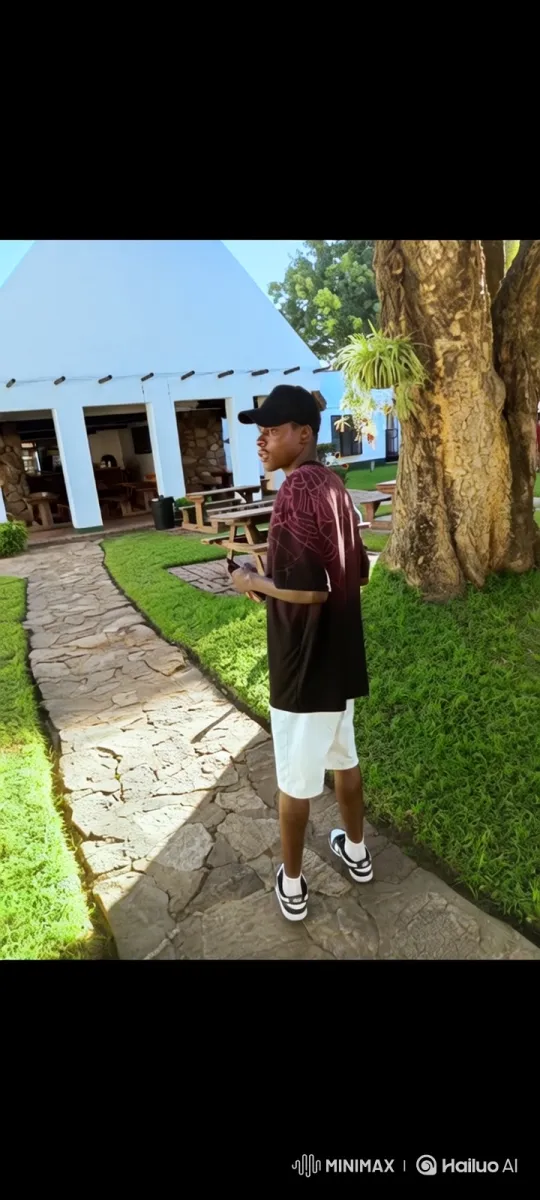 Young Man in Garden: Rotating Close-Up and Zoom Sequence – AI Generated Video | Hailuo AI