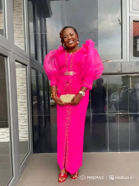 Woman in Hot Pink Suit Enters Sedan at Modern Building – AI Generated Video | Hailuo AI