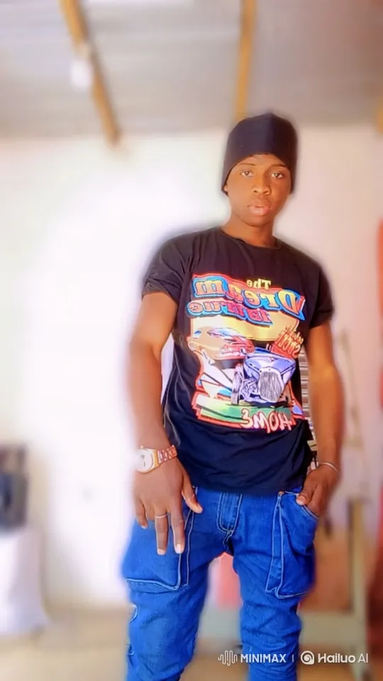 Young Person Poses Confidently in Casual, Retro-Inspired Outfit – AI Generated Video | Hailuo AI