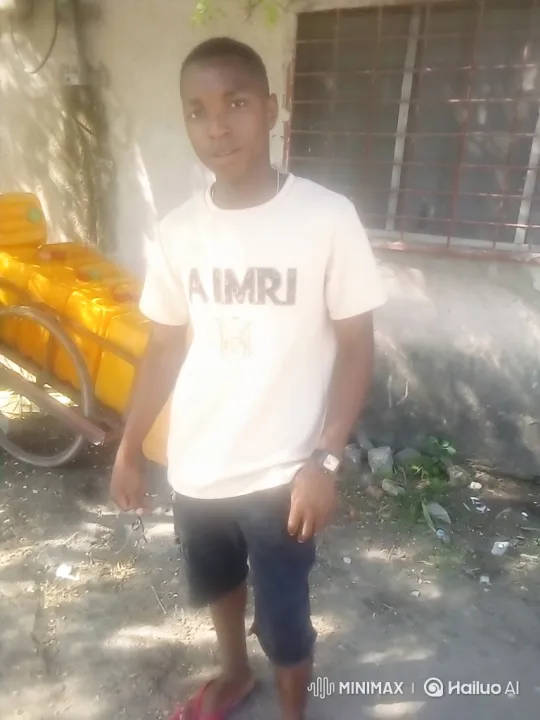 Young Trader Faces Robbery Over Unsold Goods – AI Generated Video | Hailuo AI