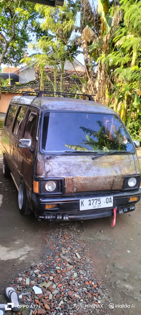 Rustic Custom Van Drives Through Lush Landscape – AI Generated Video | Hailuo AI