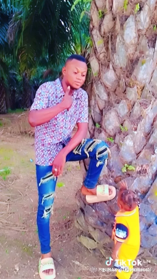 Man and Toddler in Expansive Palm Grove – AI Generated Video | Hailuo AI