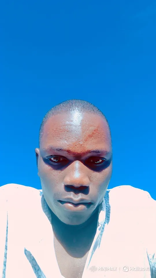Man Addresses President with Intense Gaze in Close-up Video – AI Generated Video | Hailuo AI