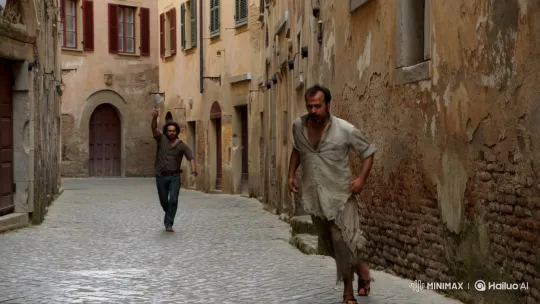 Indian Man Escapes Pursuit by Italian with Spoon in Historic Alley – AI Generated Video | Hailuo AI