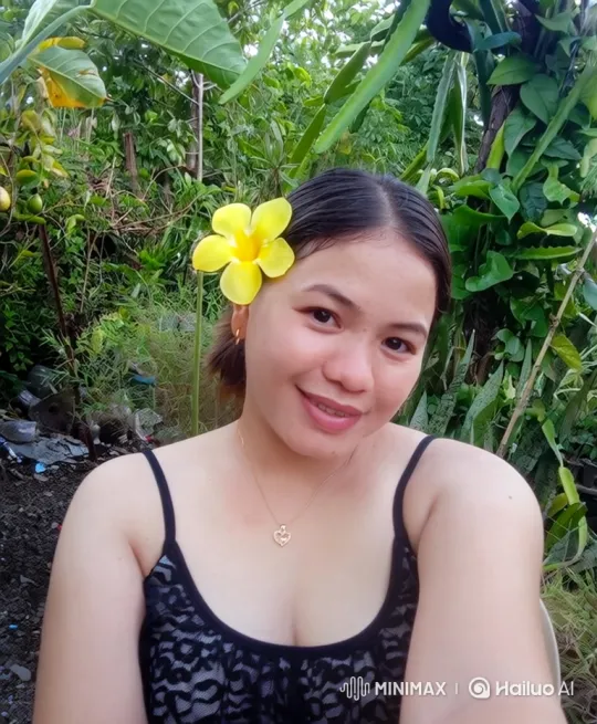 Woman Smiles, Shows Peace Sign in Green Outdoor Setting – AI Generated Video | Hailuo AI