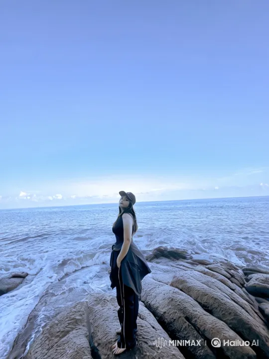 Woman on Mountain Summit Amidst Swirling Fog – AI Generated Video | Hailuo AI