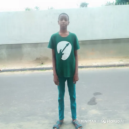 Young Boy Stands Unmoved by Range Rover's Arrival – AI Generated Video | Hailuo AI