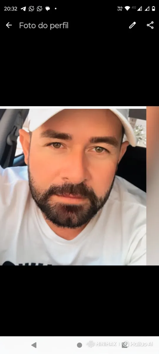Cell Phone Technician Expertly Repairs Customer's Phone – AI Generated Video | Hailuo AI
