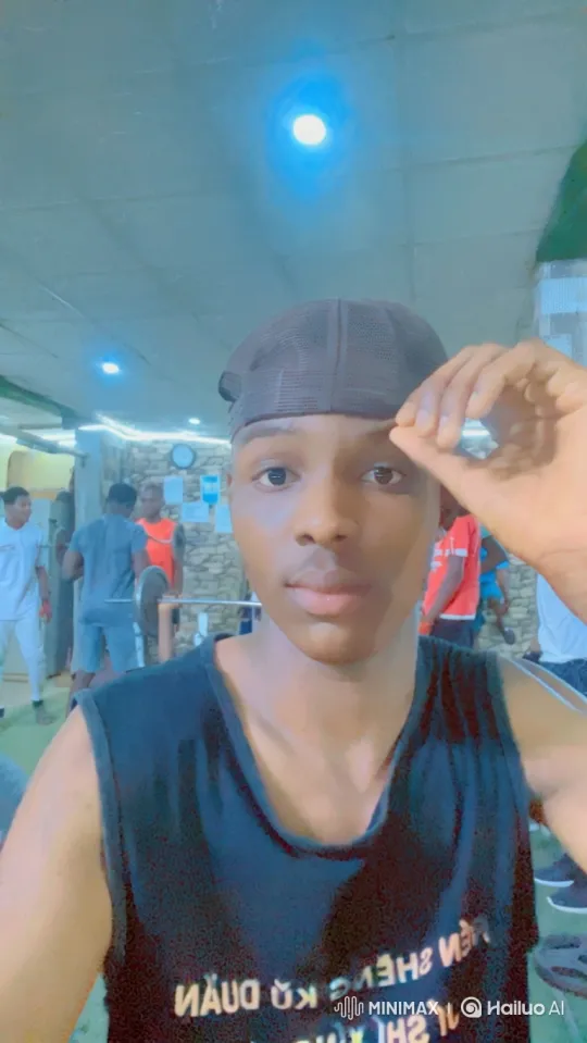 Young Man Takes Selfie in Busy Gym – AI Generated Video | Hailuo AI
