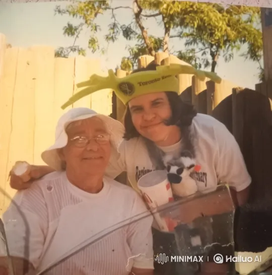 Cherished Moment: Generations Bonding at Toronto Zoo – AI Generated Video | Hailuo AI