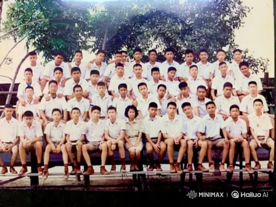 Vintage Class Photo: A Timeless Wave – AI Generated Video | Hailuo AI