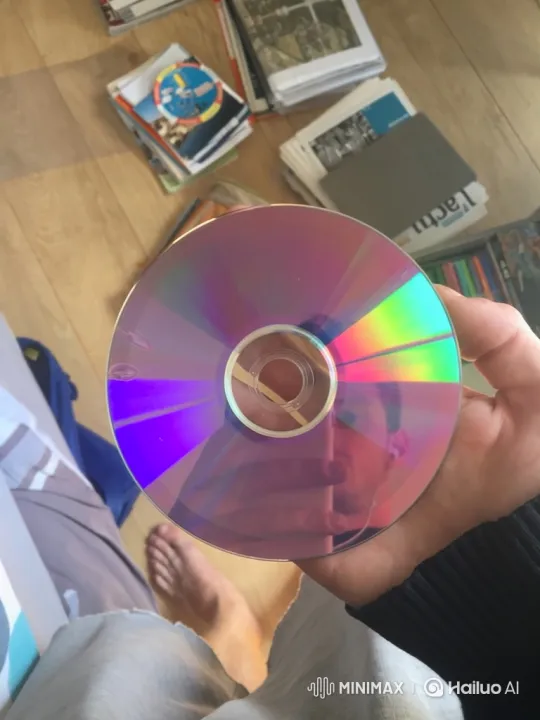 Mesmerizing Color-Shifting Reflective Disc Display – AI Generated Video | Hailuo AI