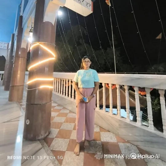 Nighttime Serenity: Woman in Gentle Light – AI Generated Video | Hailuo AI