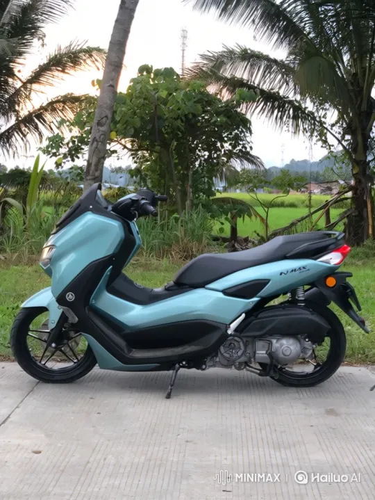 Stylish Scooter Demonstrates Smooth Suspension Lowering – AI Generated Video | Hailuo AI