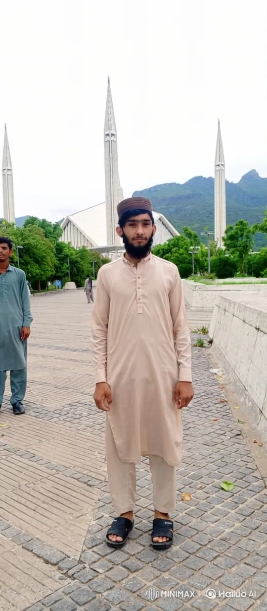 Young Man in Traditional Attire at Grand Mosque Plaza – AI Generated Video | Hailuo AI
