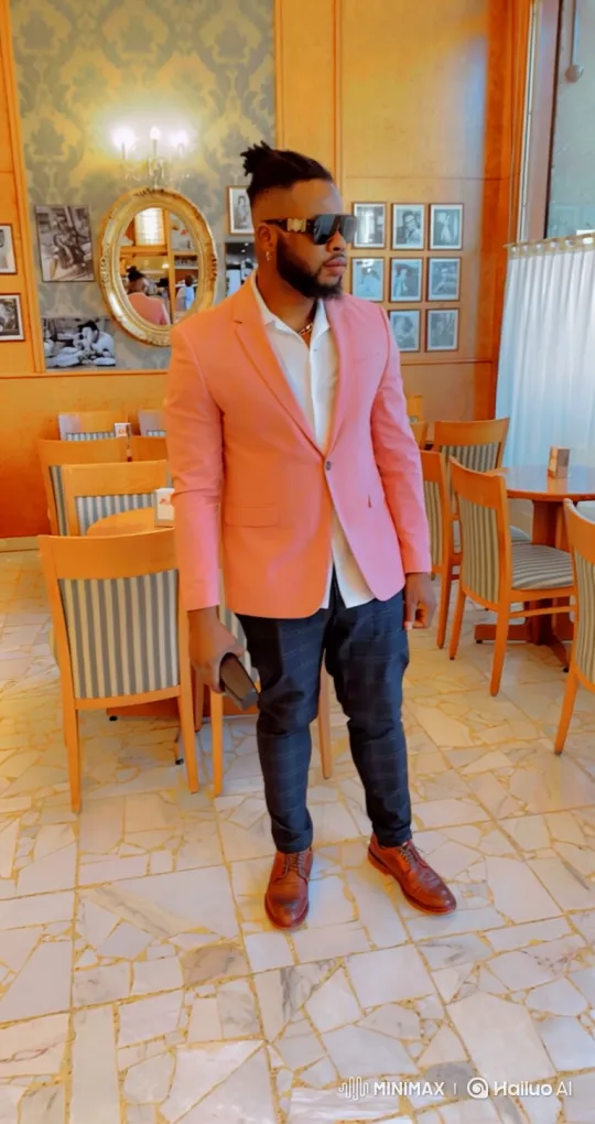Donald Trump Meets Man in Pink Blazer at Restaurant – AI Generated Video | Hailuo AI