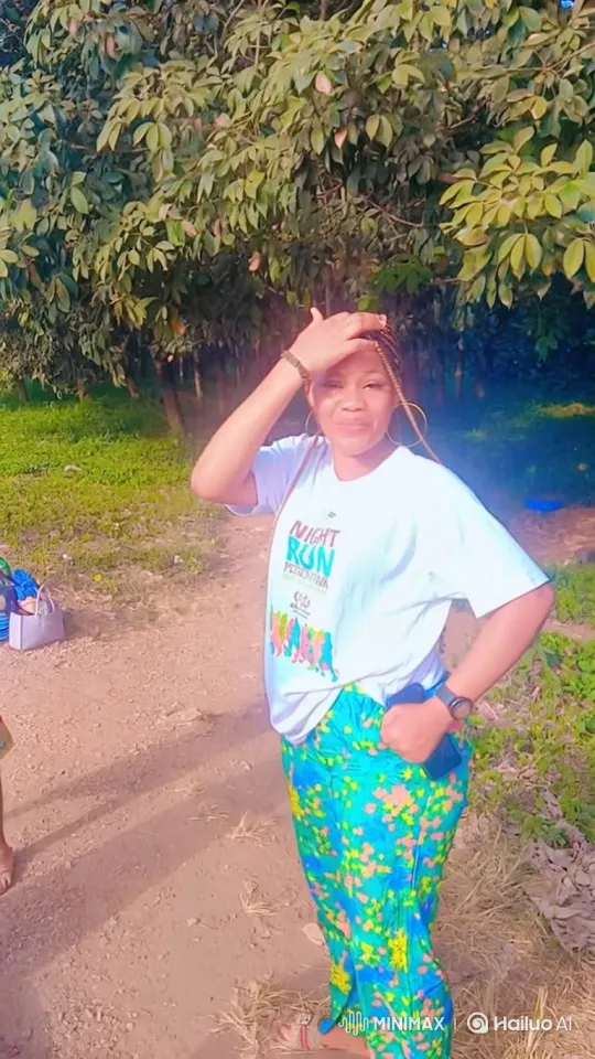 Woman in Nature, Sunny Day, Relaxed Pose – AI Generated Video | Hailuo AI