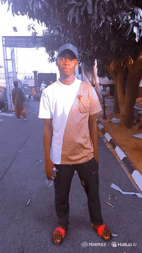 Young Man in Dynamic Camera Tracking and Zoom Video – AI Generated Video | Hailuo AI