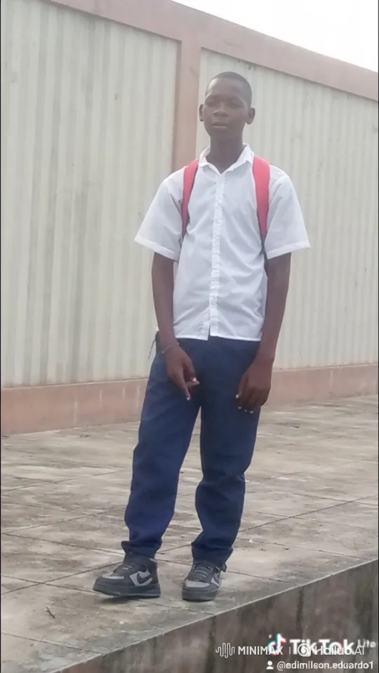Young Man Steps Off Concrete Ledger, Walks Away – AI Generated Video | Hailuo AI