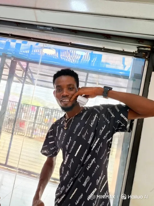 Young Man on Video Call with Outdoor Background Tracking Shot – AI Generated Video | Hailuo AI
