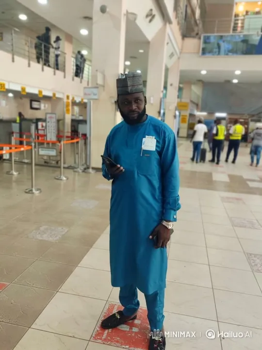 Bearded Man in Airport Terminal – AI Generated Video | Hailuo AI