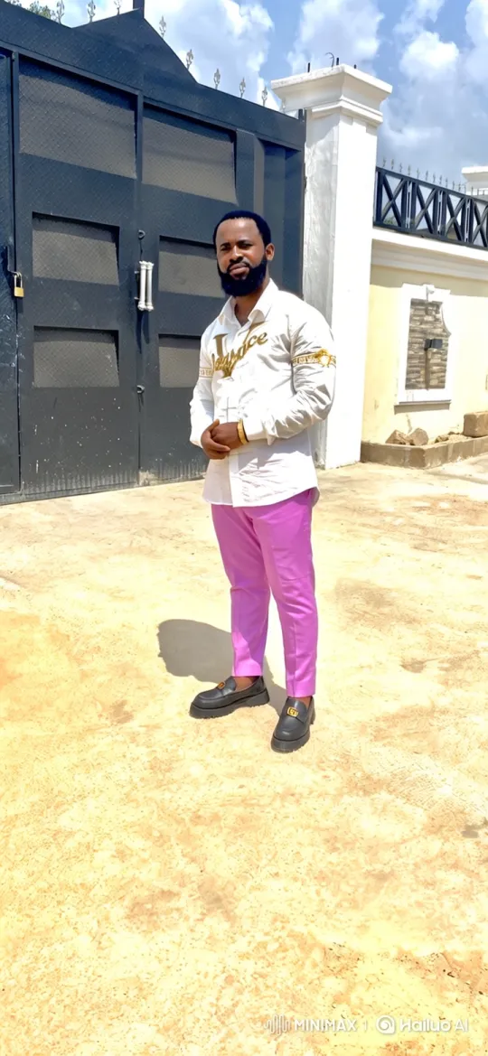Man in Bright Outfit Enters White Jeep, Drives Away – AI Generated Video | Hailuo AI