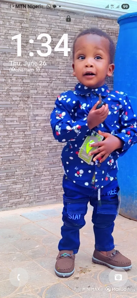 Toddler Enjoys Luxury Rolls-Royce With Key – AI Generated Video | Hailuo AI