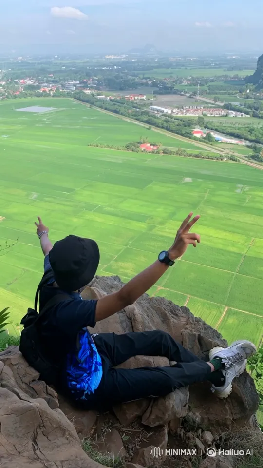 Panoramic Journey from Mountain Peak to Earth's Orbit – AI Generated Video | Hailuo AI