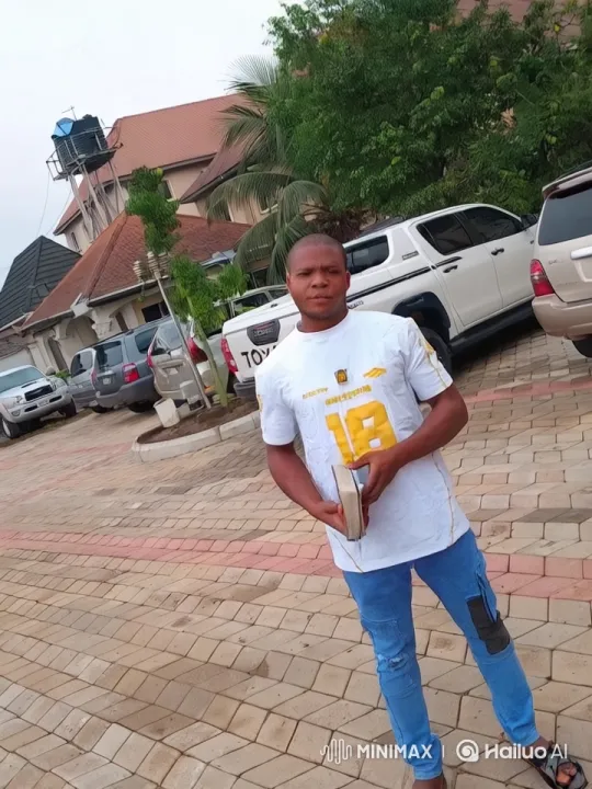 Car Approaching from Photo's Front – AI Generated Video | Hailuo AI