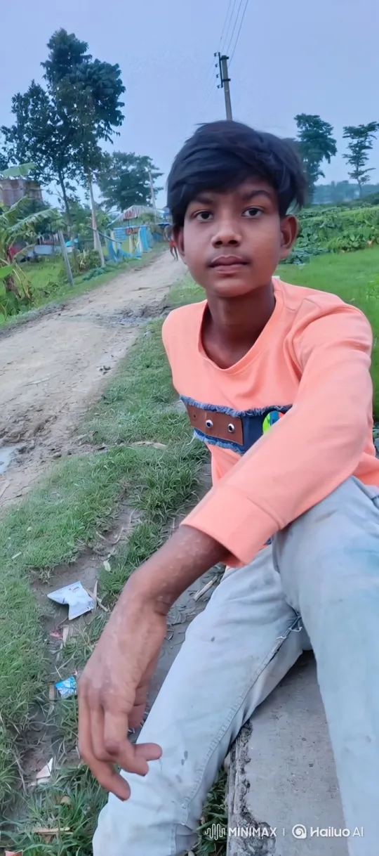 Young Man Evolves from Sitting to Driving a Rolls-Royce – AI Generated Video | Hailuo AI