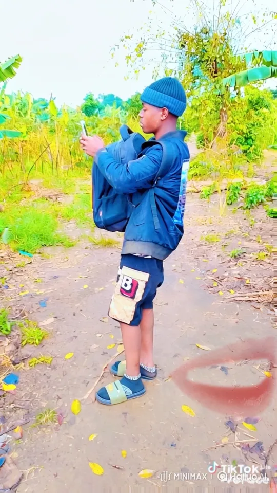Young Man Walks, Engaged with Smartphone – AI Generated Video | Hailuo AI